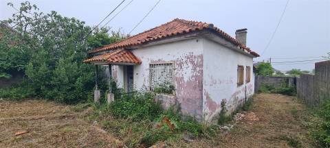 Moradia T3 Rés-do-Chão / Remodelação / Investimento / Vistas Castelo