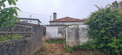 Moradia T3 Rés-do-Chão / Remodelação / Investimento / Vistas Castelo
