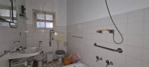 Moradia T3 Rés-do-Chão / Remodelação / Investimento / Vistas Castelo