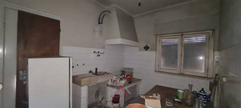 Moradia T3 Rés-do-Chão / Remodelação / Investimento / Vistas Castelo