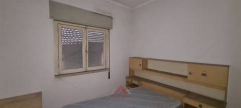 Moradia T3 Rés-do-Chão / Remodelação / Investimento / Vistas Castelo