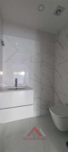 T2 Novo / Totalmente Equipado / Terraço / Garagem