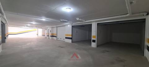 T2 Novo / Totalmente Equipado / Terraço / Garagem