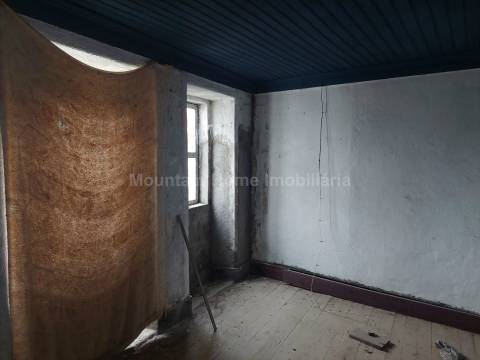 Moradia para Restaurar T2 Venda em Santa Marinha e São Martinho,Seia