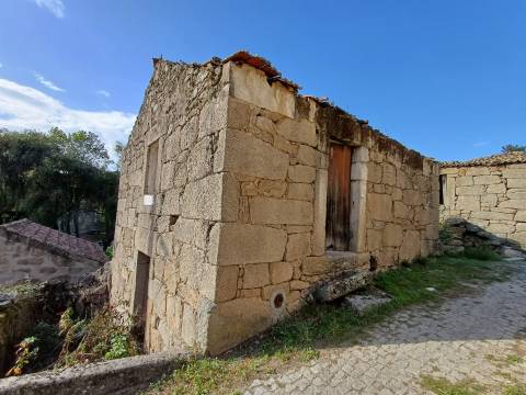 Moradia para Restaurar T0 Venda em Vila Franca da Serra,Gouveia