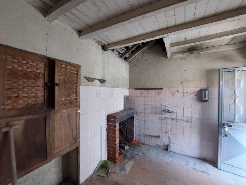 Moradia para Restaurar T2+2 Venda em Nespereira,Gouveia