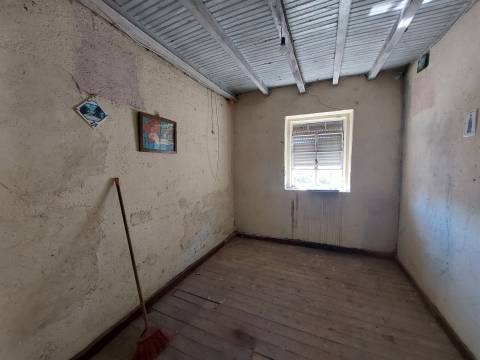 Moradia para Restaurar T2+2 Venda em Nespereira,Gouveia