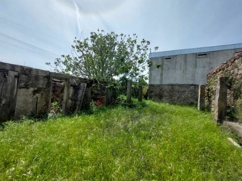 Moradia para Restaurar T3 Venda em Paranhos,Seia