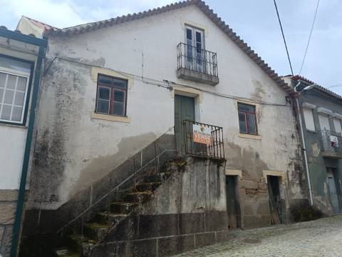 Moradia para Restaurar T3 Venda em Paranhos,Seia