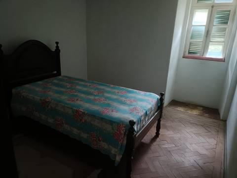 Moradia Geminada T4 Venda em Gouveia,Gouveia