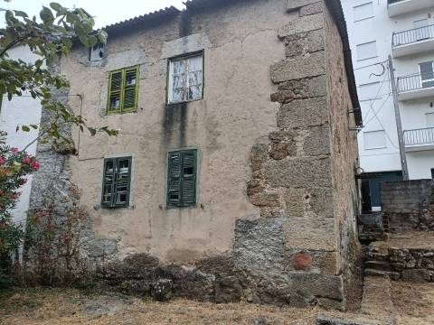 Moradia Geminada T4 Venda em Gouveia,Gouveia