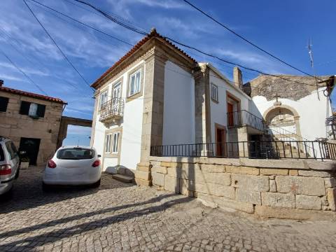 Moradia T4 Venda em Celorico (São Pedro e Santa Maria) e Vila Boa do Mondego,Celorico da Beira
