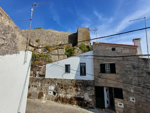 Moradia T4 Venda em Celorico (São Pedro e Santa Maria) e Vila Boa do Mondego,Celorico da Beira