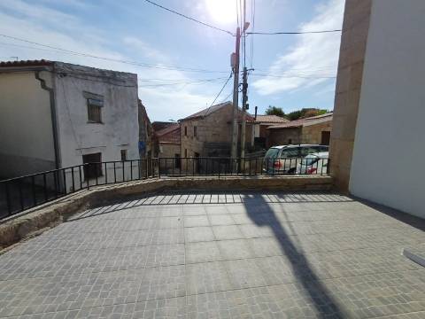Moradia T4 Venda em Celorico (São Pedro e Santa Maria) e Vila Boa do Mondego,Celorico da Beira