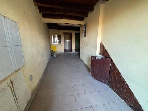 Moradia para Restaurar T4 Venda em Santa Marinha e São Martinho,Seia