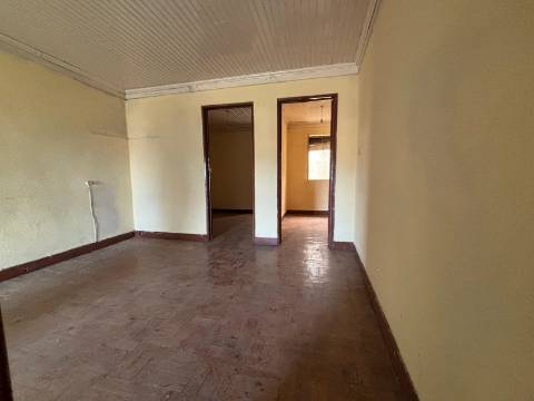 Moradia para Restaurar T4 Venda em Santa Marinha e São Martinho,Seia