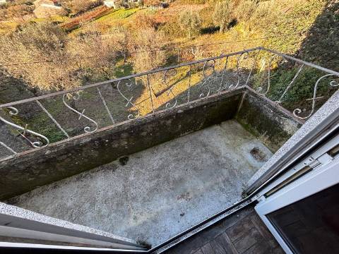 Moradia para Restaurar T4 Venda em Santa Marinha e São Martinho,Seia