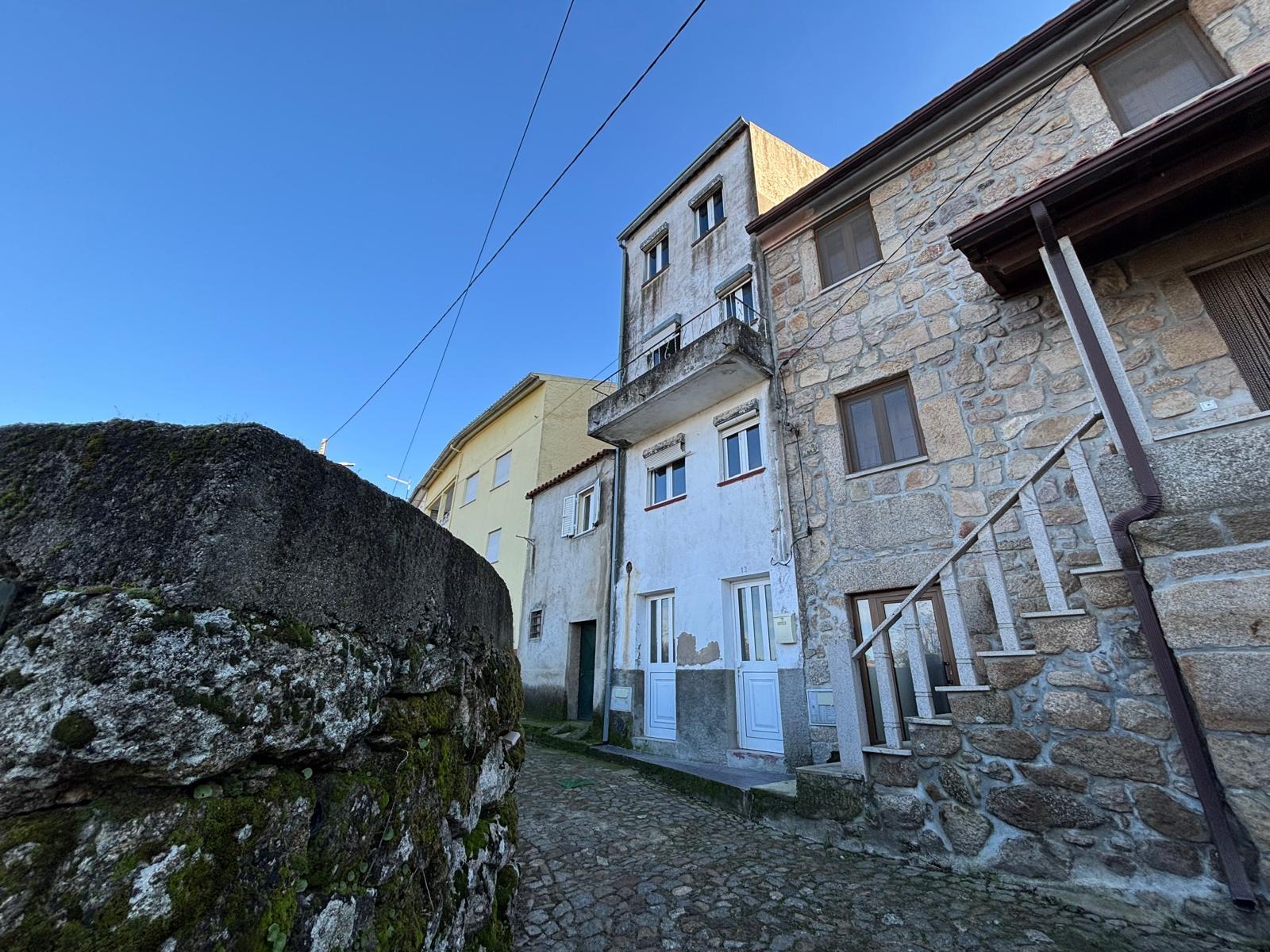 Moradia para Restaurar T4 Venda em Santa Marinha e São Martinho,Seia