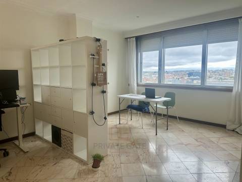 Apartamento T2 Arrendamento em Ramalde,Porto