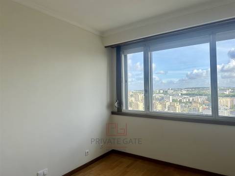 Apartamento T2 Arrendamento em Ramalde,Porto