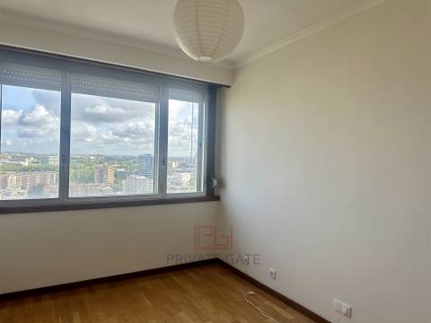 Apartamento T2 Arrendamento em Ramalde,Porto