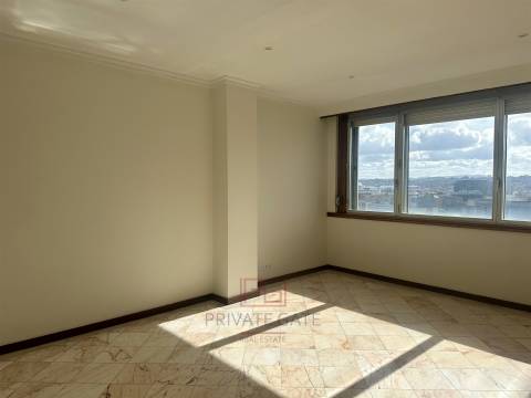 Apartamento T2 Arrendamento em Ramalde,Porto