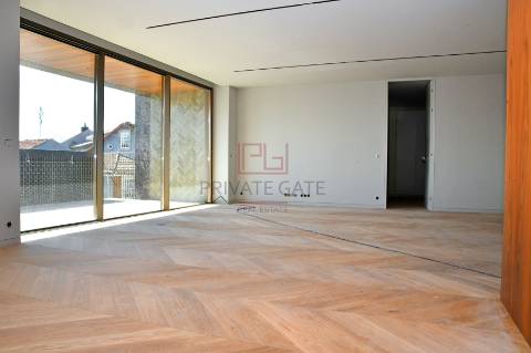 Casal de Passos apartamento T3 com ótimas áreas, numa localização privilegiada na zona de Nevogilde.