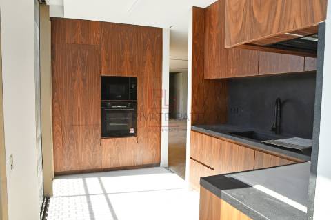 Casal de Passos apartamento T3 com ótimas áreas, numa localização privilegiada na zona de Nevogilde.