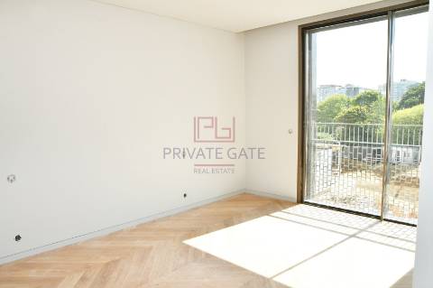 Casal de Passos apartamento T3 com ótimas áreas, numa localização privilegiada na zona de Nevogilde.