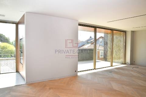 Casal de Passos apartamento T3 com ótimas áreas, numa localização privilegiada na zona de Nevogilde.