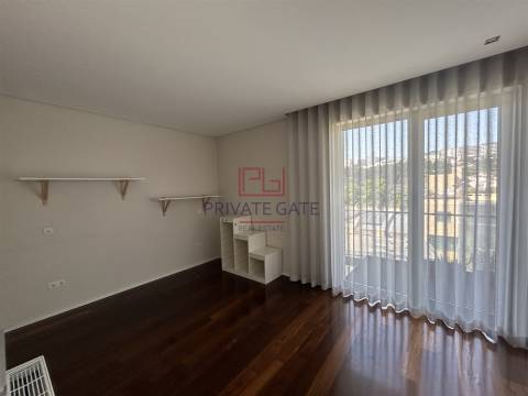 Apartamento T4 Arrendamento em Lordelo do Ouro e Massarelos,Porto