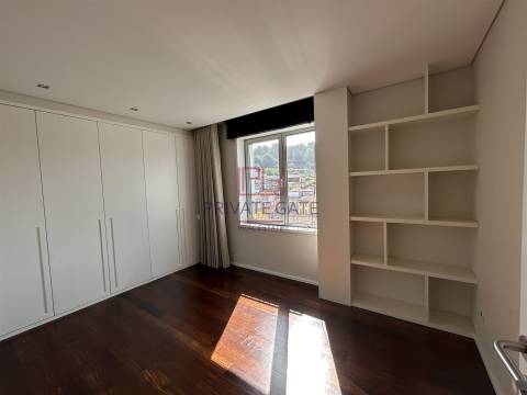 Apartamento T4 Arrendamento em Lordelo do Ouro e Massarelos,Porto