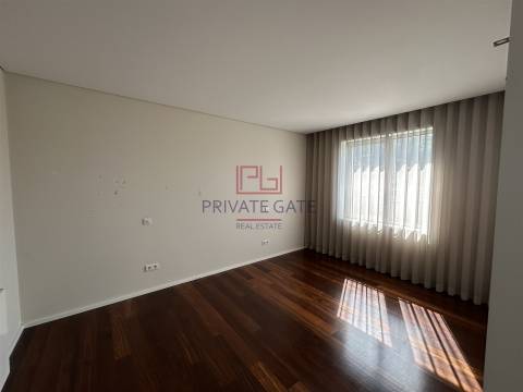 Apartamento T4 Arrendamento em Lordelo do Ouro e Massarelos,Porto