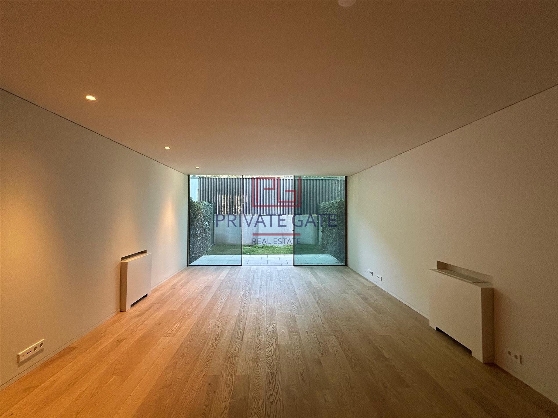 Andar Moradia T3 Arrendamento em Aldoar, Foz do Douro e Nevogilde,Porto