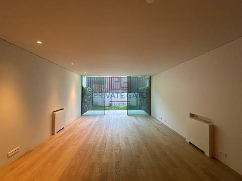 Andar Moradia T3 Arrendamento em Aldoar, Foz do Douro e Nevogilde,Porto