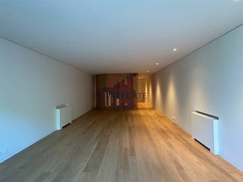 Andar Moradia T3 Arrendamento em Aldoar, Foz do Douro e Nevogilde,Porto