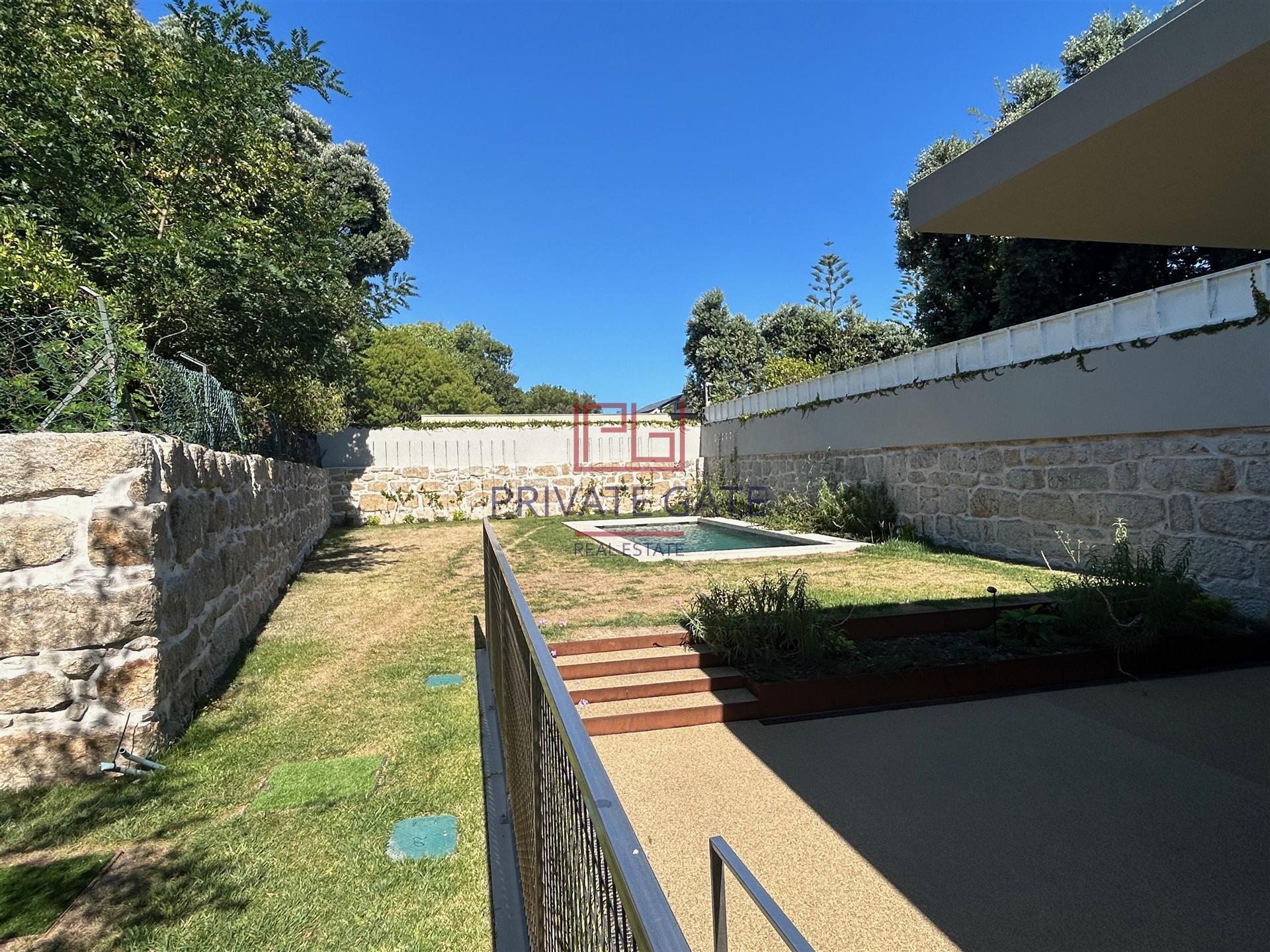 Andar Moradia T3 Arrendamento em Aldoar, Foz do Douro e Nevogilde,Porto