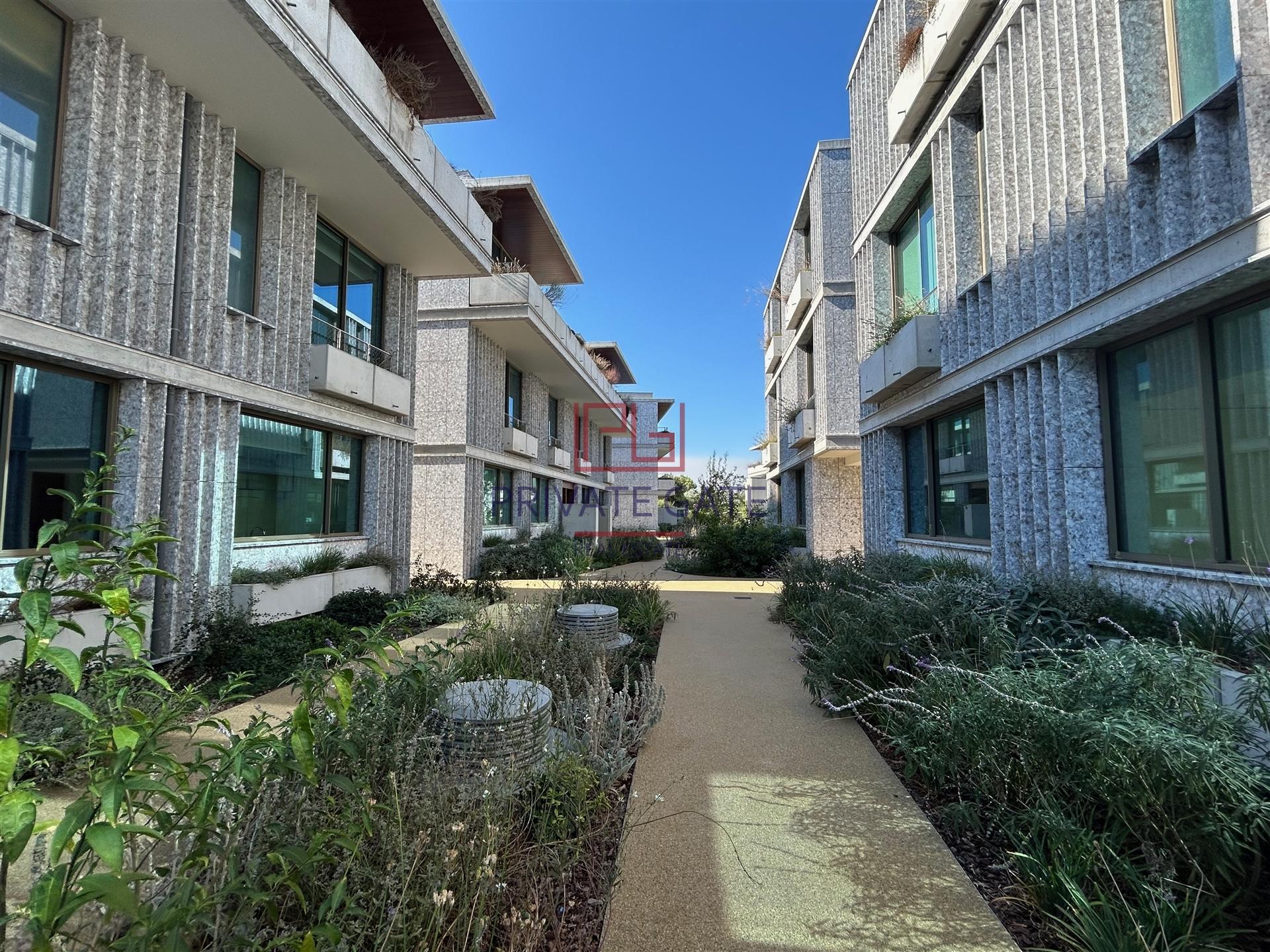 Andar Moradia T3 Arrendamento em Aldoar, Foz do Douro e Nevogilde,Porto