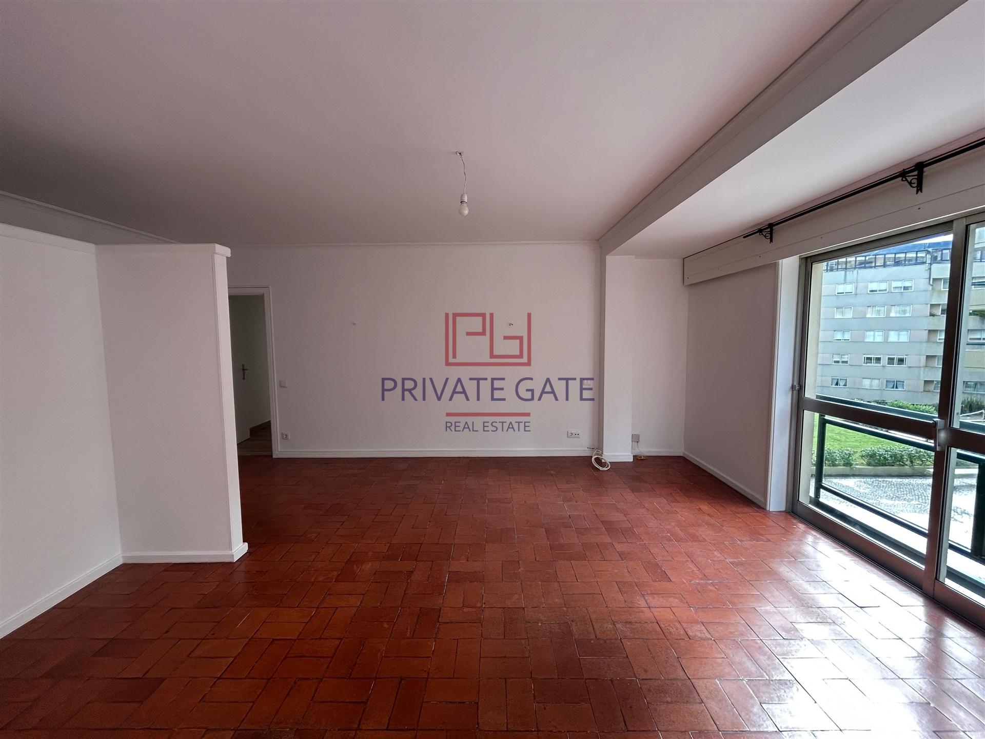 Apartamento T2 Arrendamento em Aldoar, Foz do Douro e Nevogilde,Porto