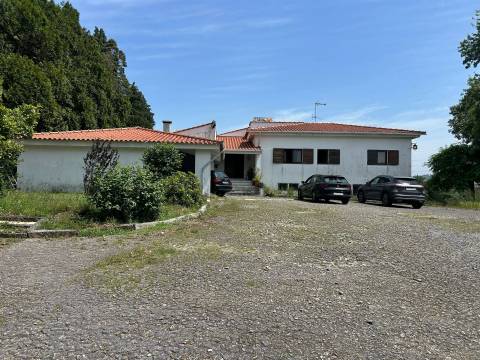 Moradia T5 Venda em Brito,Guimarães