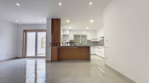 Moradia V3 nova, na Póvoa de Varzim