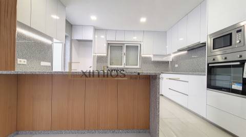 Moradia V3 nova, na Póvoa de Varzim