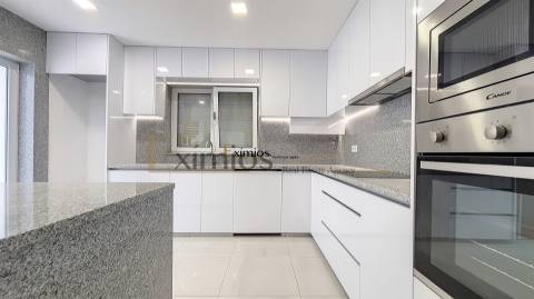 Moradia V3 nova, na Póvoa de Varzim