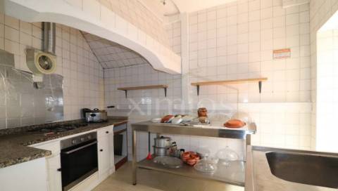 Moradia V7 e Restaurante em Touguinha para venda