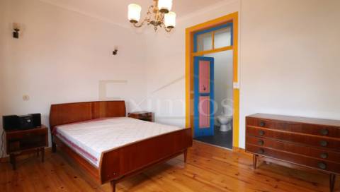 Moradia V7 e Restaurante em Touguinha para venda