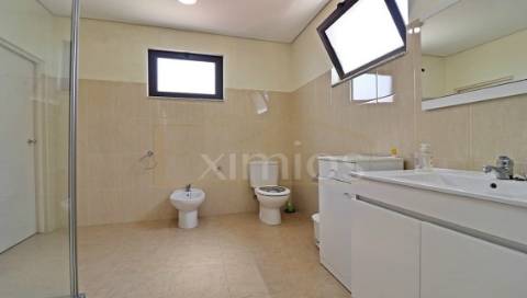 Moradia V7 e Restaurante em Touguinha para venda