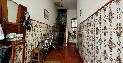 Moradia V6, para restauro, na Póvoa de Varzim