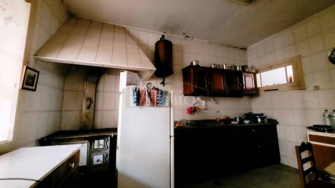 Moradia V6, para restauro, na Póvoa de Varzim