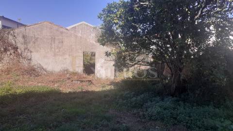 Terreno com uma área de 2880 m2, em Argivai