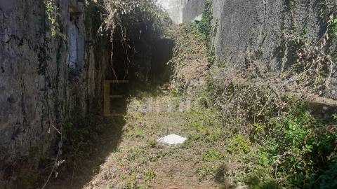 Terreno com uma área de 2880 m2, em Argivai